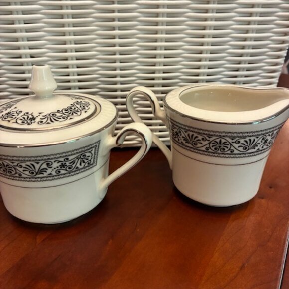 Noritake Ivory China Prelude #7570 Sugar Bowl wLid & Creamer Set Black Scrolls - Picture 2 of 9